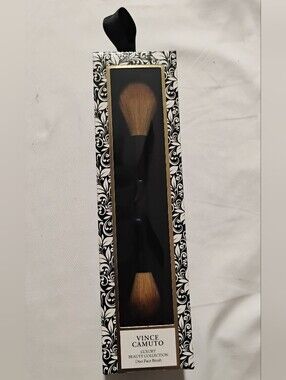 Vince Camuto Duo-Ended Makeup Brush in Black and Brown